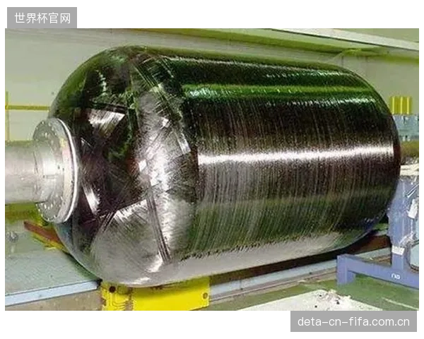 行业逻辑演进：从单纯追求碳纤维刚性，转向关注树脂在成型过程中的韧性流变，成为主流